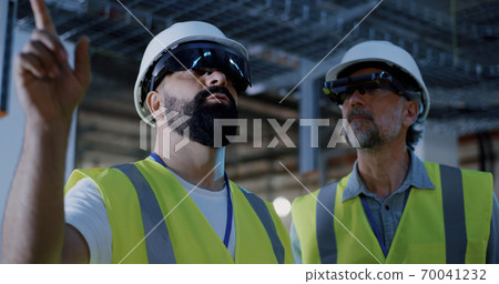 Employees discussing power station workshop 70041232