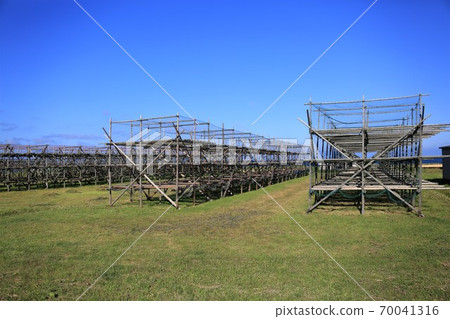 Yagura for drying fish (Wakkanai City, Hokkaido) Yagura for drying fish (Wakkanai City, Hokkaido) 70041316
