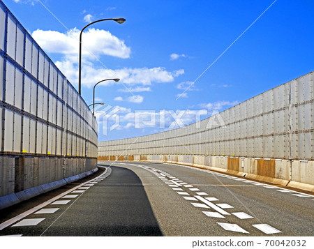 A road 70042032
