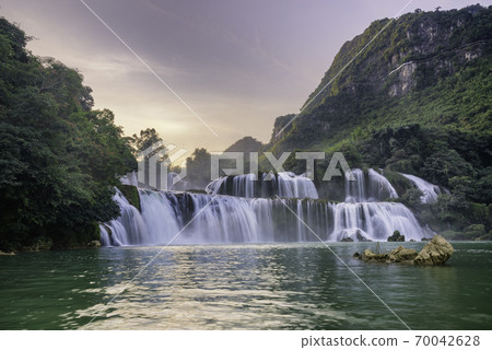 Ban Gioc - Detian waterfall in Cao Bang, Vietnam 70042628