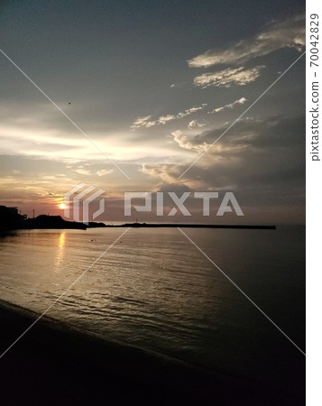 Autumn sky and dusk sea Autumn sky and dusk sea 70042829
