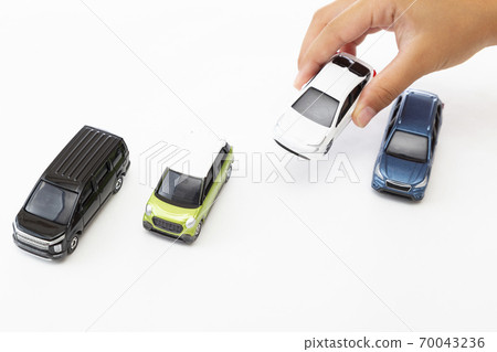 Image of choosing a car Image of choosing a car 70043236