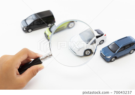 Image of choosing a car Image of choosing a car 70043237