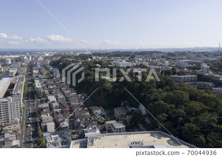 Drone aerial view, Yokohama city, Yamashita town, hill park with a view of the harbor Drone aerial view, Yokohama city, Yamashita town, hill park with a view of the harbor 70044936