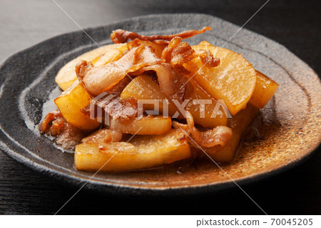 Pork belly and radish 70045205