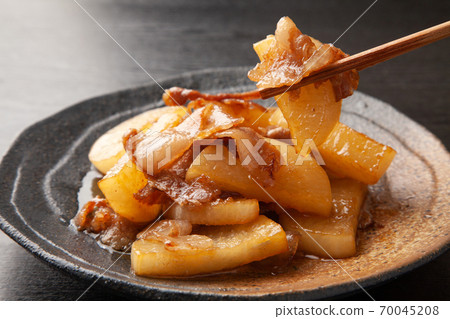 Pork belly and radish 70045208