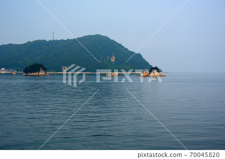 The calm Seto Inland Sea seen from the car ferry and the uninhabited islands, Kansai, and Okayama prefectures scattered in the Bizen sea (8) 70045820