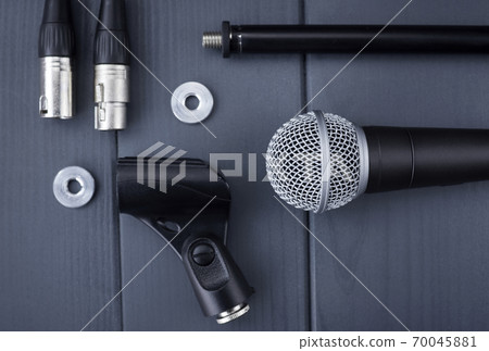 Complete microphone kit with dynamic microphone with black capsule, mic fixing bracket, clamping and adjusting washers, mic stand and xlr connectors 70045881