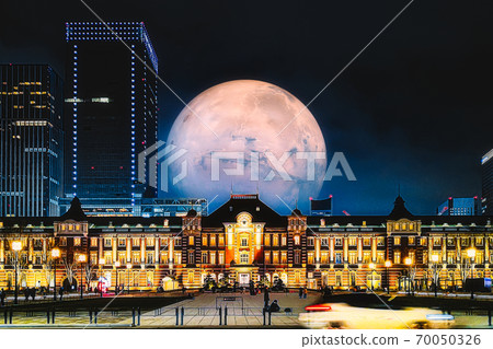 A planet in the background of Tokyo Station that shines with illumination, a piece of gem that imagines the scenery of the near future 70050326