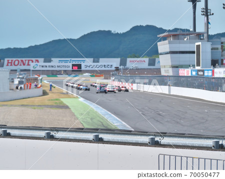 Formula car race start 70050477