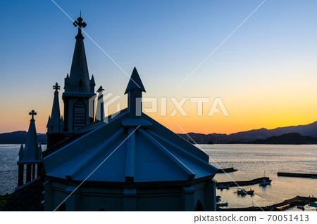 Before the dawn of Magome Church [Nagasaki City] 70051413