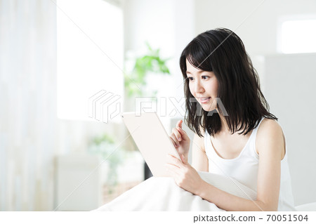 Women wake up in the morning wake up lifestyle 70051504