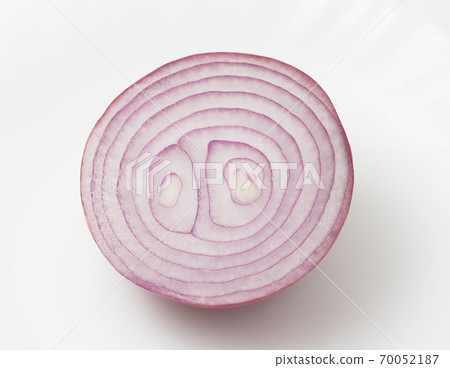 Round slices and cross sections of red onions. Close-up shooting. High angle Round slices and cross sections of red onions. Close-up shooting. High angle 70052187