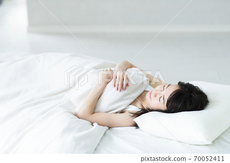 Women's morning, deep sleep, sleeping lifestyle Women's morning, deep sleep, sleeping lifestyle 70052411