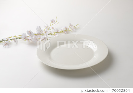 White plate 70052804