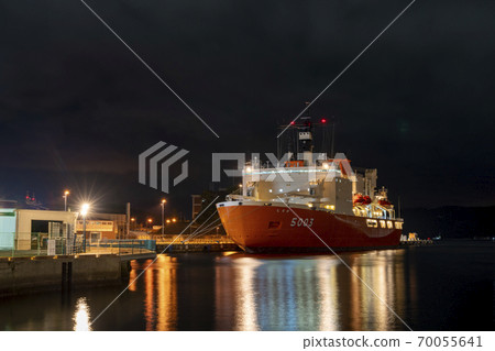 [Ship] Antarctic research ship Shirase (Sasebo Port) 70055641