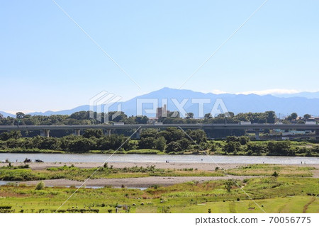 Oyama and Sagami River seen from Zakae Bridge (Atsugi City, Kanagawa Prefecture, Zama City) 70056775