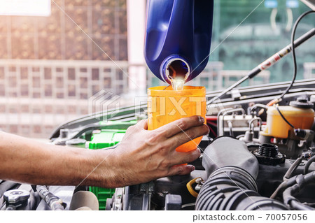 Filling up the car's engine oil. Filling up the car's engine oil. 70057056