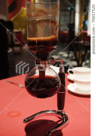 Siphon coffee brewing in the restaurant after eating Siphon coffee brewing in the restaurant after eating 70057520