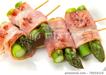 Skewed asparagus wrapped in bacon 70058328