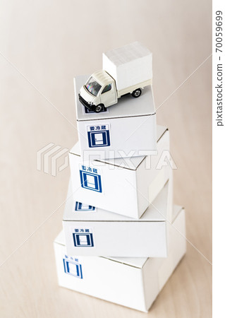 白卡紙和送貨車 白卡紙和送貨車 70059699