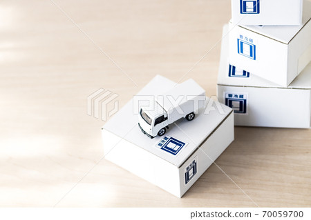 White cardboard and delivery vehicle White cardboard and delivery vehicle 70059700