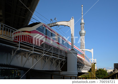S田川步道的東武特快列車和東京晴空塔 70059721