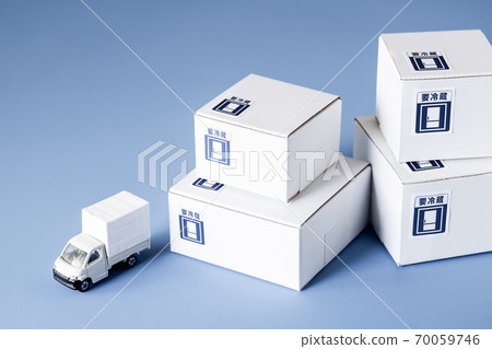 White cardboard and delivery vehicle 70059746