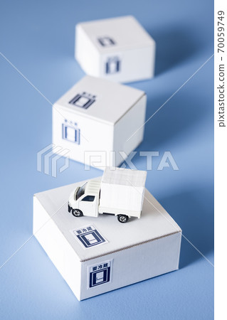 白卡紙和送貨車 70059749