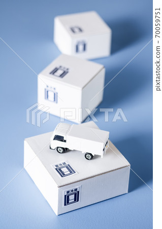 白卡紙和送貨車 70059751