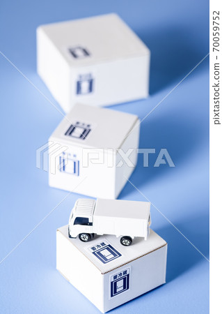 白卡紙和送貨車 70059752