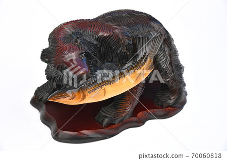 Wood carved bear 70060818