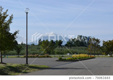 View of Mt. Iwaki from Oguriyama Rural Exchange Park in the suburbs of Hirosaki in autumn View of Mt. Iwaki from Oguriyama Rural Exchange Park in the suburbs of Hirosaki in autumn 70061683