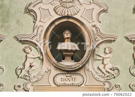 Vintage sculpture portrait of Dante Alighieri on a facade of an old building in Bellinzona, Switzerland Vintage sculpture portrait of Dante Alighieri on a facade of an old building in Bellinzona, Switzerland 70062022