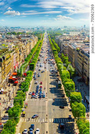 Avenue des Champs Elysees 70062369