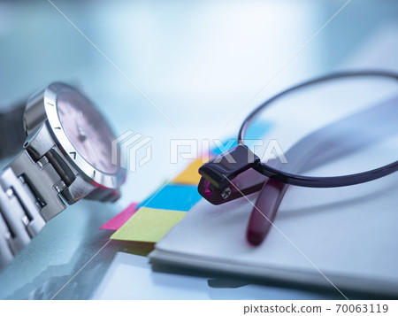 Business image · document · glasses · women 70063119