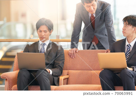 A businessman in a suit working on a PC A businessman in a suit working on a PC 70063991