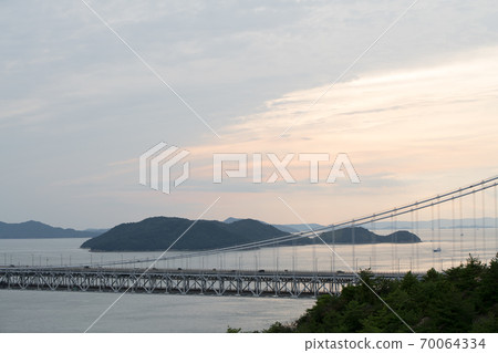 Evening view of Seto Ohashi Bridge, Okayama Prefecture 70064334