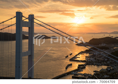 Evening view of Seto Ohashi Bridge, Okayama Prefecture 70064709