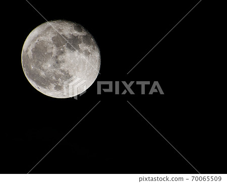 Super moon  70065509