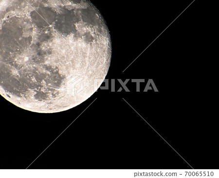 Super moon  70065510