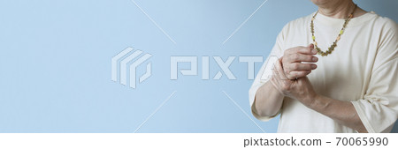 Pain in the elderly. Wrist joint pain in the elderly. Injuries to the elderly, etc. 70065990