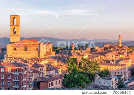 Beautiful sunset view of the rooftops and hills of the medieval city of Perugia, Umbria, italy 70066305