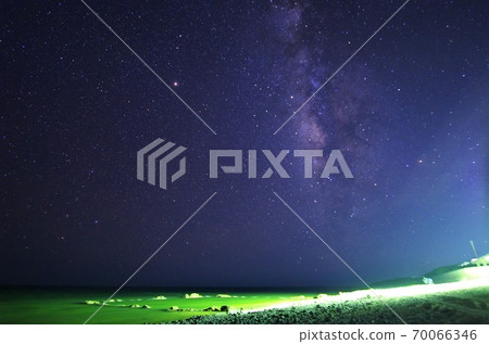 沖繩縣石垣市石垣島/白鳳海灘上的星空 70066346