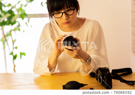 Female camera maintenance cleaning Female camera maintenance cleaning 70066592
