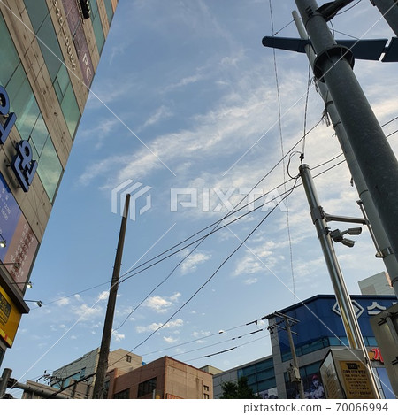 Street Street 70066994