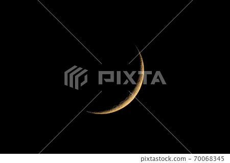 Crescent Moon  70068345