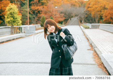 High school students walking in the autumnal city 70068788