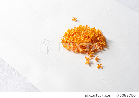 Collect a lot of Kinmokusei flowers 70068796