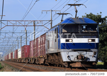 EF210 "Momotaro" freight train EF210 "Momotaro" freight train 70071049
